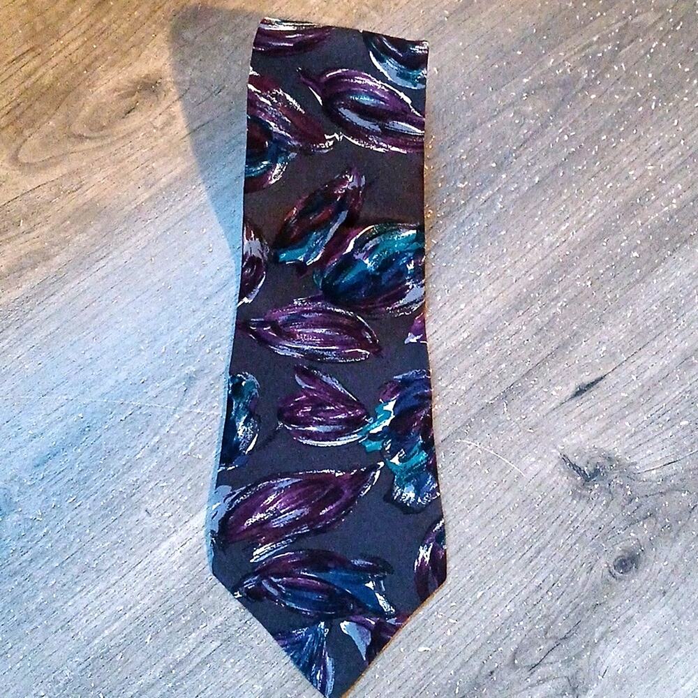 Vintage Je Suis Silk Watercolor Purple Flowers Tie